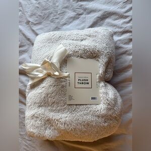 Ulta Beauty Cozy Plush Throw Blanket - Cream